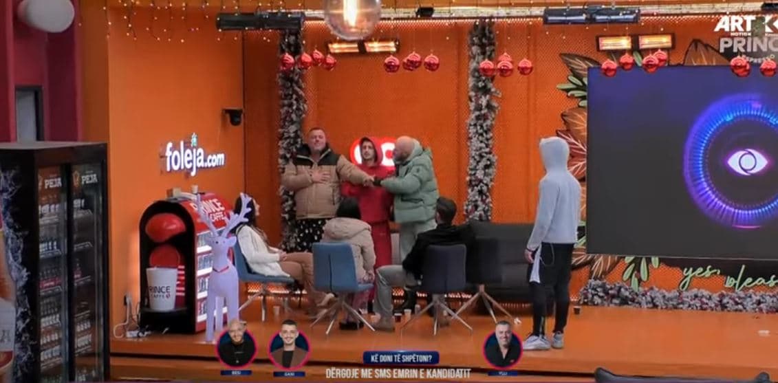 Treshja e penalizuar, por gjen zgjidhje - së bashku këndojnë hitin e Bleros, “Fotografinë” (VIDEO)