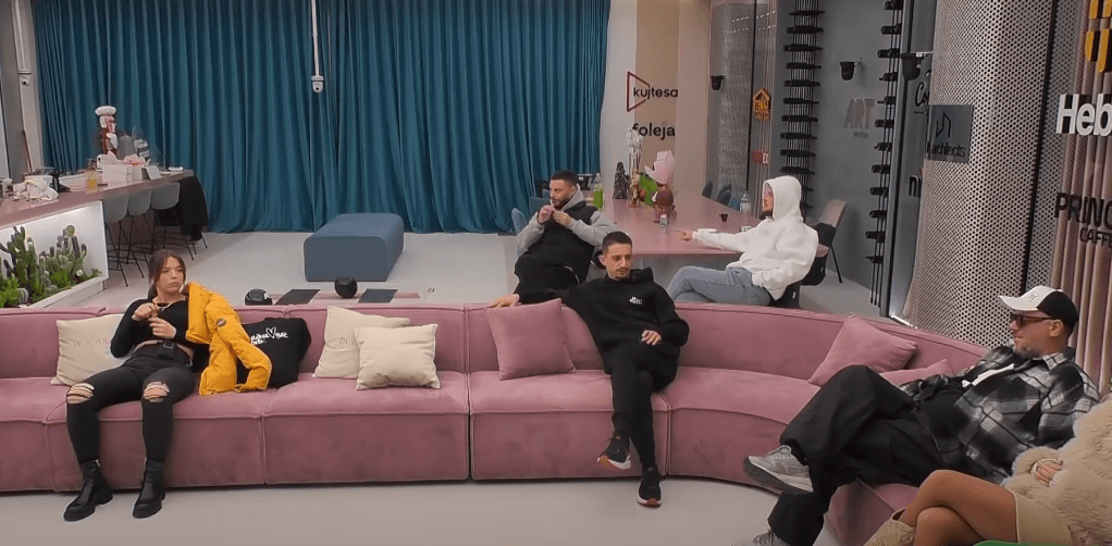 Ganiu e quan Blerandon nxënës të Bleros, ndërhyn edhe Shqipja (VIDEO)
