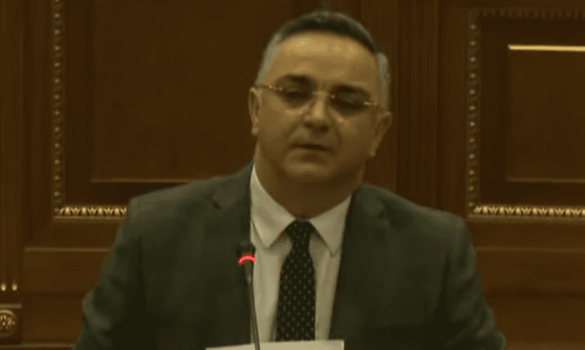 Tahiri i AAK-së: Qeveria e paaftë, 80 përqind e projekteve kapitale janë të pafilluara