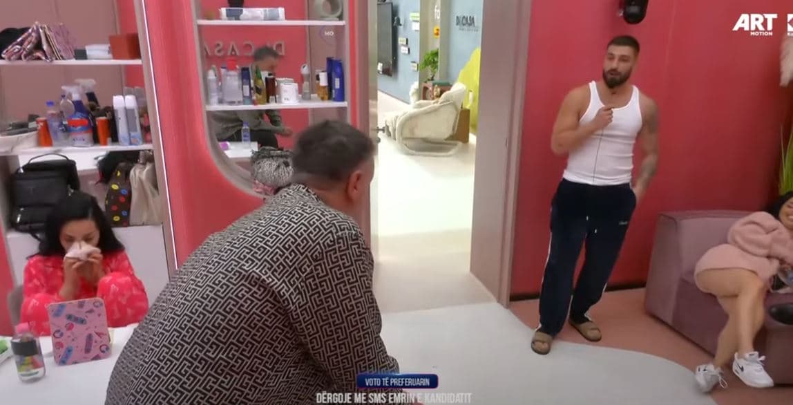“Më shumë duhemi unë dhe Santiana, se Alba dhe Azemi” - Debat i ashpër mes Bucit dhe Azemit (VIDEO)