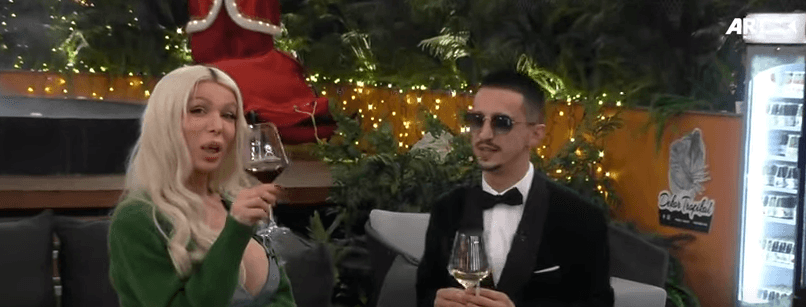 Ganiu dhe Edona urojnë të gjithë ndjekësit për festën e "Vitit të Ri" (VIDEO)