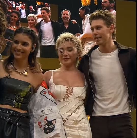 Florence Pugh mbeti e tronditur pasi u godit në fytyrë nga objekti i hedhur nga turma (VIDEO)