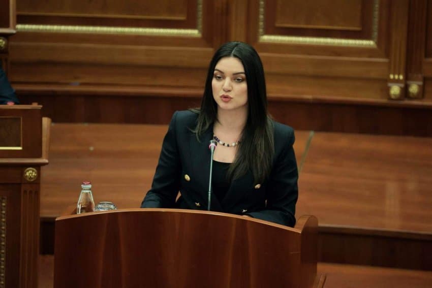 LDK e dërgoi në Kushtetuese, Statovci: Hipokrizi, më 2020 e kishte votuar në programin qeverisës