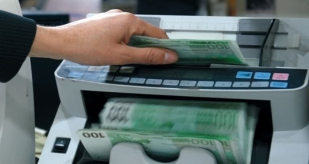 Depozitat në banka prej 5.8 miliardë, kreditë një më pak