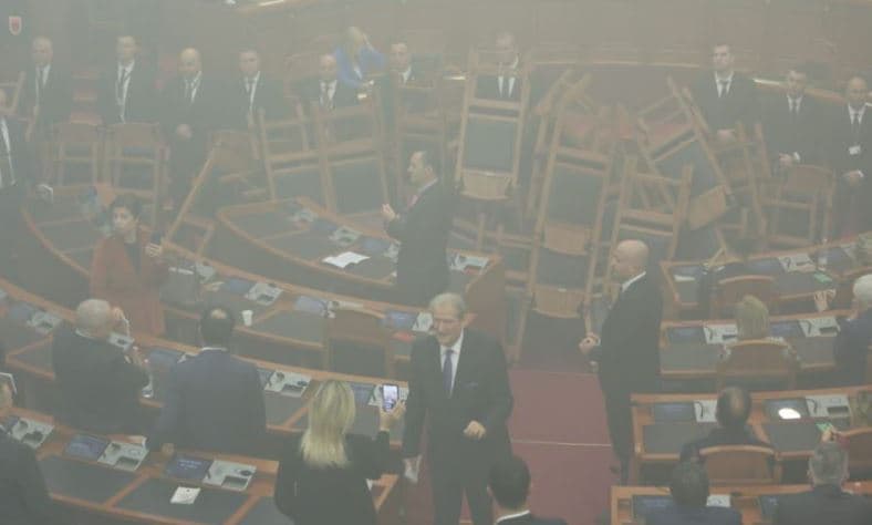 Kaos në Kuvendin e Shqipërisë, PS-ja kërkon përjashtimin e shtatë deputetëve të tjerë të opozitës