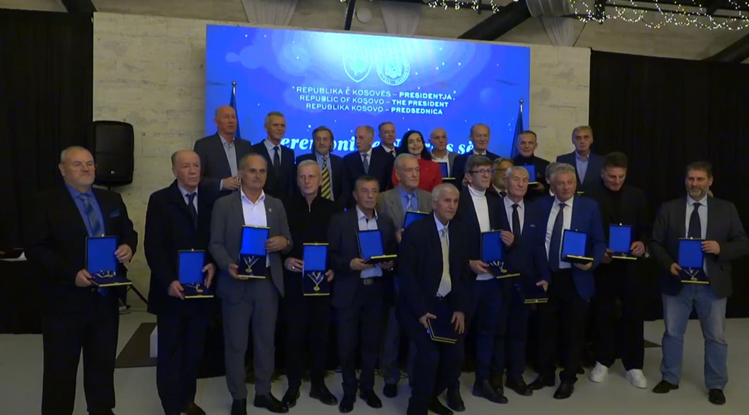 Osmani ndan dekorata për figura të kulturës dhe sportit