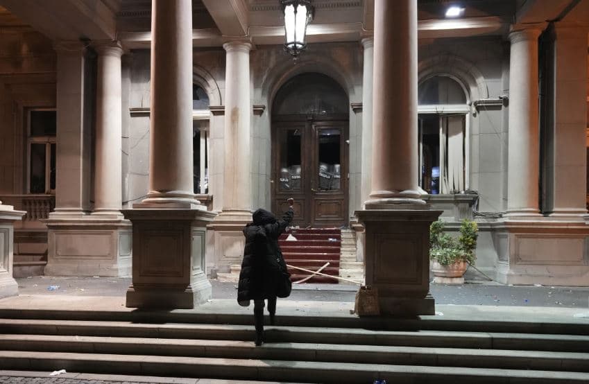 Policia serbe ka arrestuar të paktën 38 persona për protestat e mbrëmshme