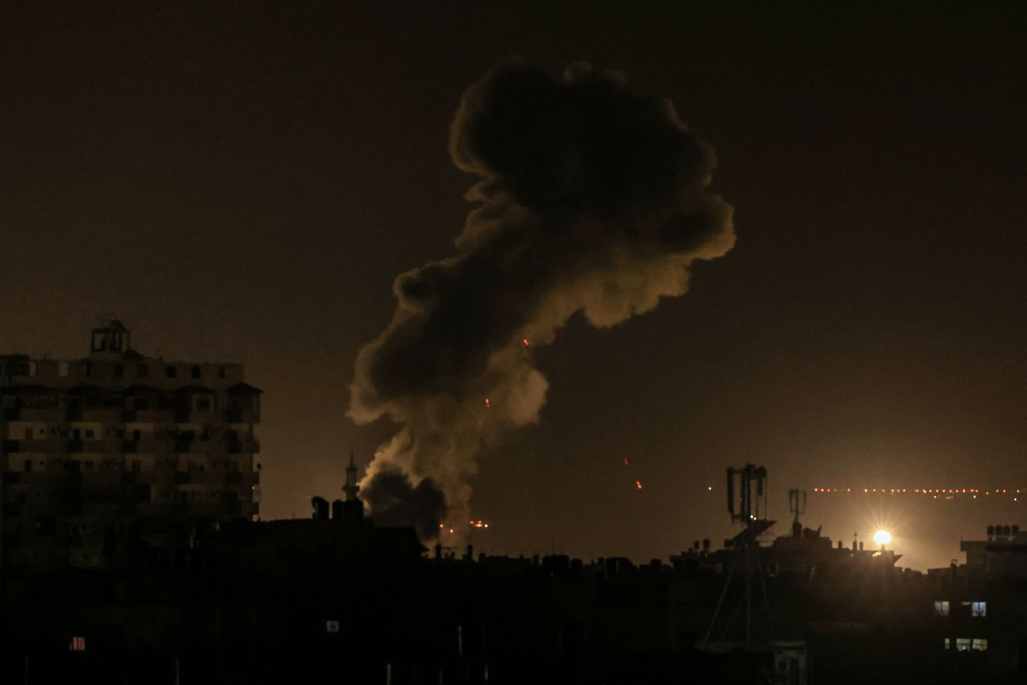 UNRWA: 600 mijë njerëz janë larguar nga Rafah