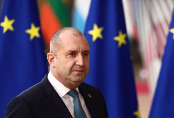 Presidenti bullgar vë veton ndaj marrëveshjes për sigurimin e mjeteve të blinduara të transportit në Ukrainë
