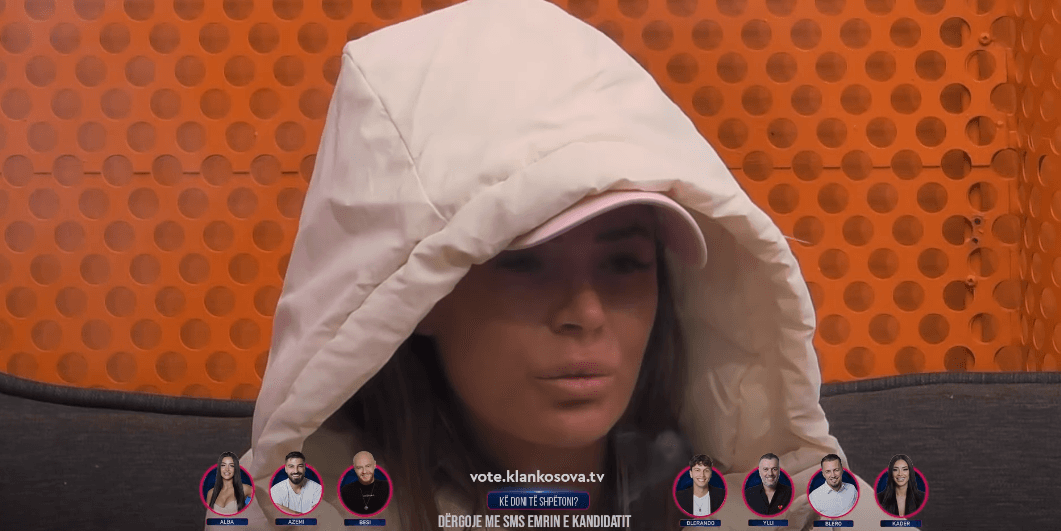 Santiana e mërzitur, fillon të qaj - Buci shkon ta qetësoj (VIDEO)