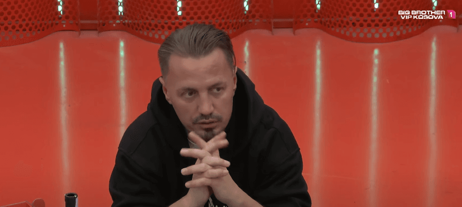 Blero refuzon të përgjigjet edhe në pyetjen e dytë në darkën e të nominuarve (VIDEO)