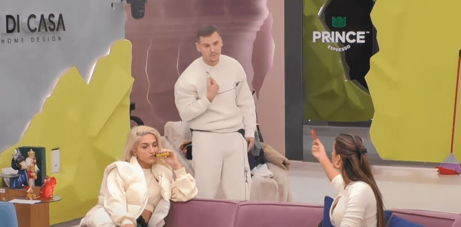 Adri përplaset me Santianën për sharjet e Bucit (VIDEO)