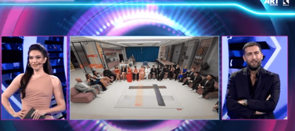 Komunikimi i parë me shtëpinë shoqërohet me plot hare, komplimente e të qeshura (VIDEO)
