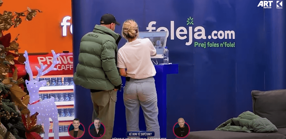 Banorët porosisin dhuratat për festat e fundvitit nga Foleja.com (VIDEO)