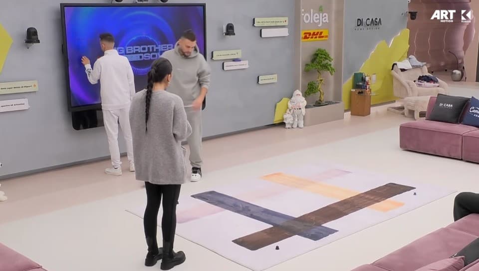 "24 orë shërbim", Alba dhe Mirdoni luajnë 'Tick&Toe", ky është fituesi (VIDEO)