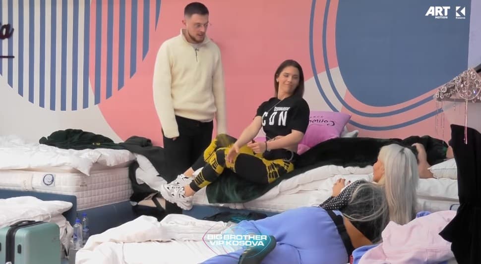 "Mos ja ha gishtin por zemrën", Lindita ngacmon Shqipen dhe Ardin