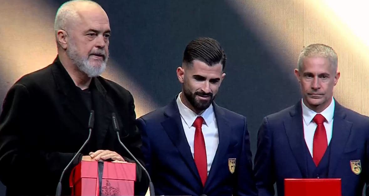 Stafi i kombëtares shqiptare do pajiset me pasaporta diplomatike (VIDEO)