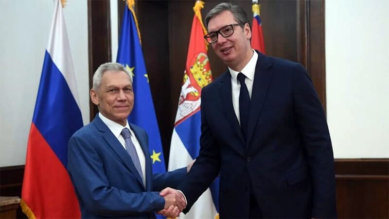 Një ditë pas protestës kundër zgjedhjeve, Vuçiq takon ambasadorin rus