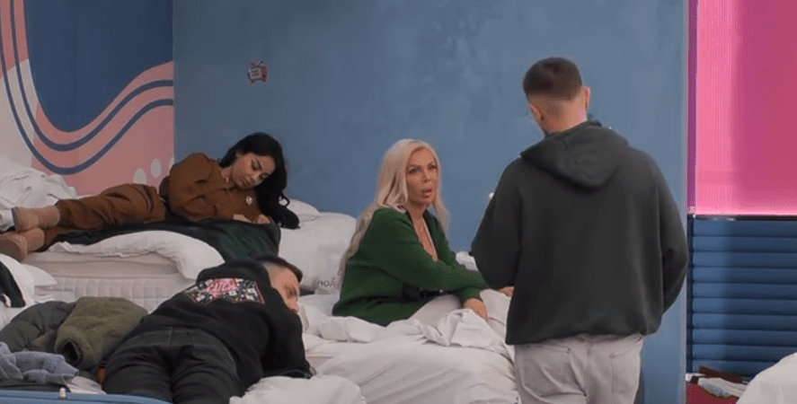 Ardi këndon këngën të cilën e shkroi brenda shtëpisë (VIDEO)
