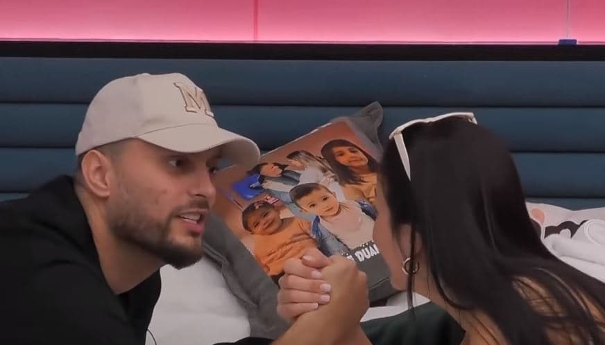 Alba dhe Mirdoni i rrëzojnë duart, cili fitojë? (VIDEO)