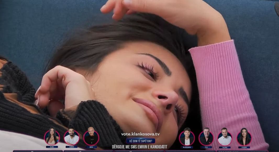 Alba qan, Santiana mundohet ta qetësojë (VIDEO)