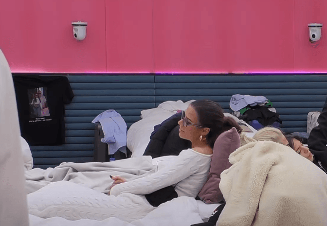 Ardi dhe Santiana këndojnë këngën e njohur të dy artistëve shqiptarë (VIDEO)