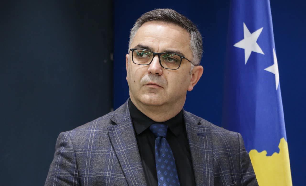 Mbyllja e bizneseve, Tahiri: Kjo qeveri është duke e bankrotuar Kosovën