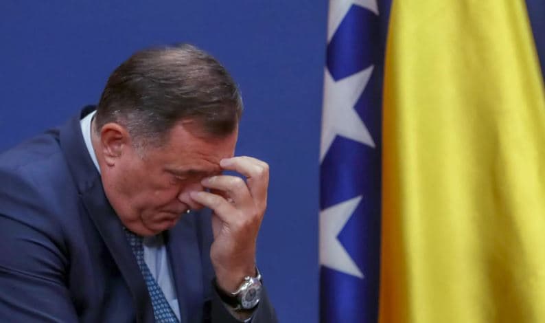 Dodik do të arratiset? Politikani serb thotë se ai do të strehohet në Beograd e më pas në Rusi (VIDEO)