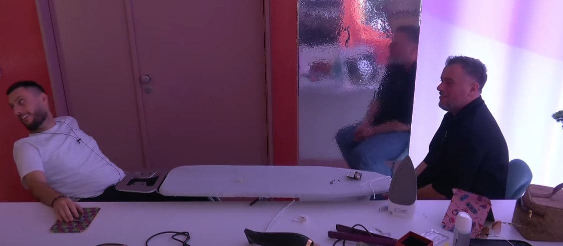Blero hyn në dhomën e grimit, Buci e Mirdoni ironizojnë me të: Nuk i kemi paratë për qera (VIDEO)