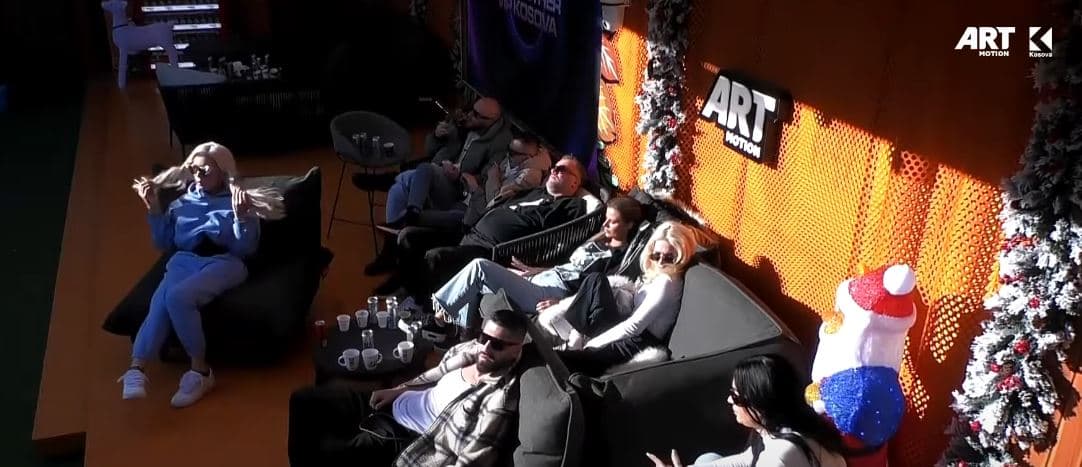 Buci: Hiqmi këta njerëz prej dore se ma plasën barkun (VIDEO)