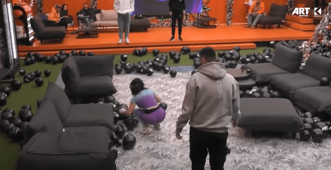 Klipi i sfidës së buxhetit, për të gjetur shkronjat e "ARTMOTION" (VIDEO)