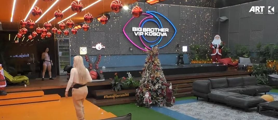 Edona dhe Linda ia ‘krisin’ këngëve në oborr (VIDEO)