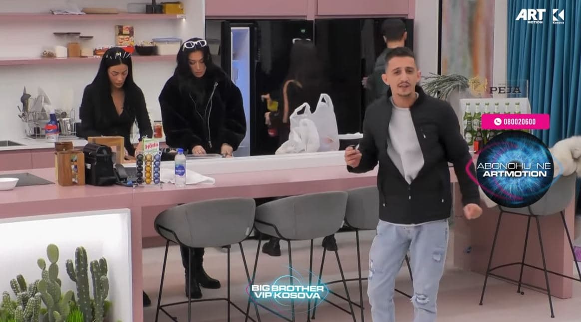 Blerandos i pengon mënyra se si gatuan Alby, Ganiu i del në mbrojtje asaj (VIDEO)