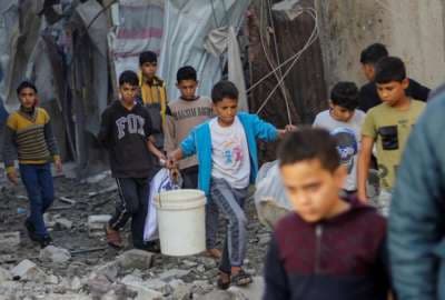 Qytetarët në Gaza u mbërthyen në zona më të vogla në jug, teksa luftimet janë ndezur