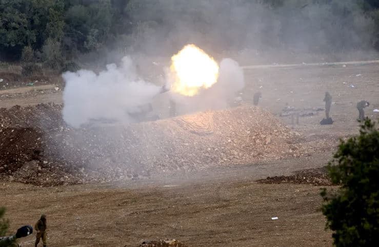 Izraeli dhe Hezbollahu shkëmbejnë zjarr ndërkufitar