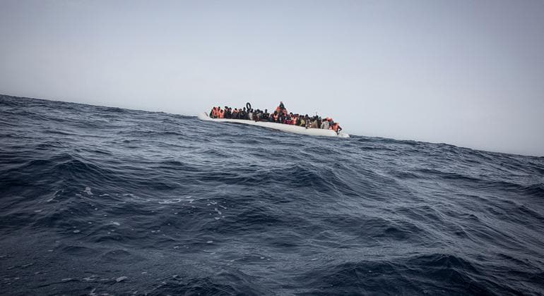 Fundoset anija në brigjet e Libisë, dyshohet se 60 emigrantë janë mbytur