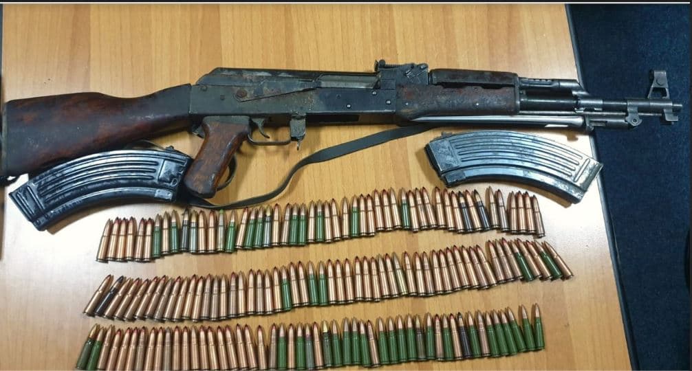 Arrestohet për dhunë në familje, i konfiskohen 184 fishekë dhe armë zjarri