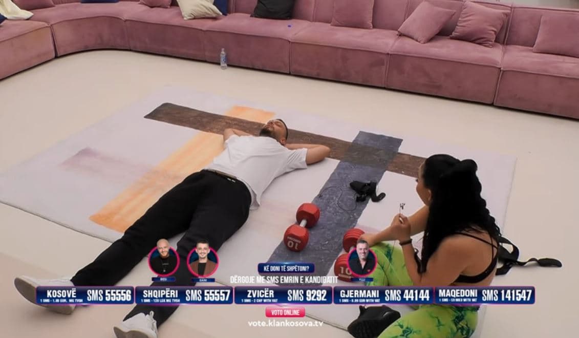 Linda bën aktivitete fizike në dhomë të ndejës, Mirdoni e mbulon të mos duket (VIDEO)