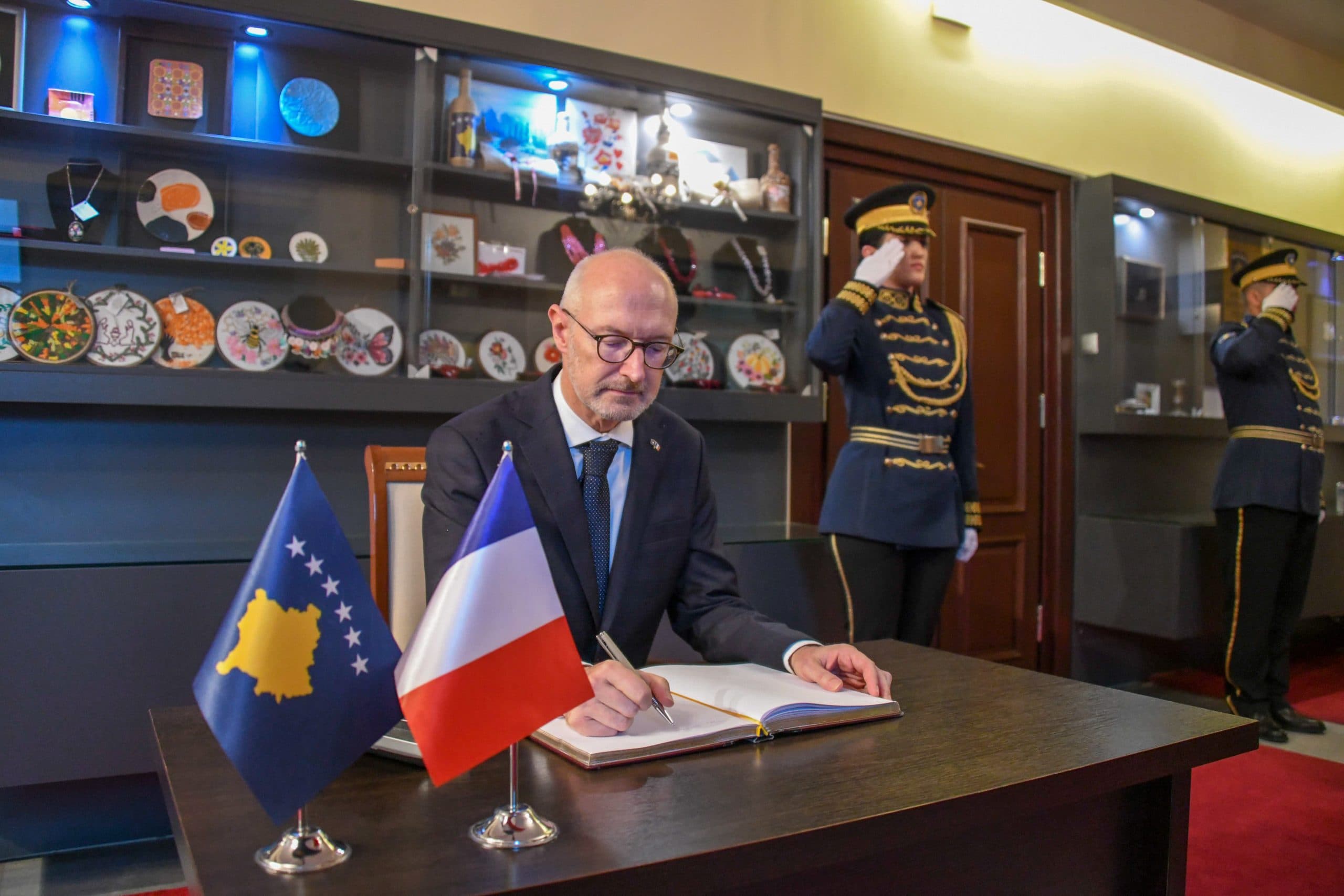INTERVISTË| Ambasadori francez: Kosova është Evropë; mos pini duhan në prani të fëmijëve