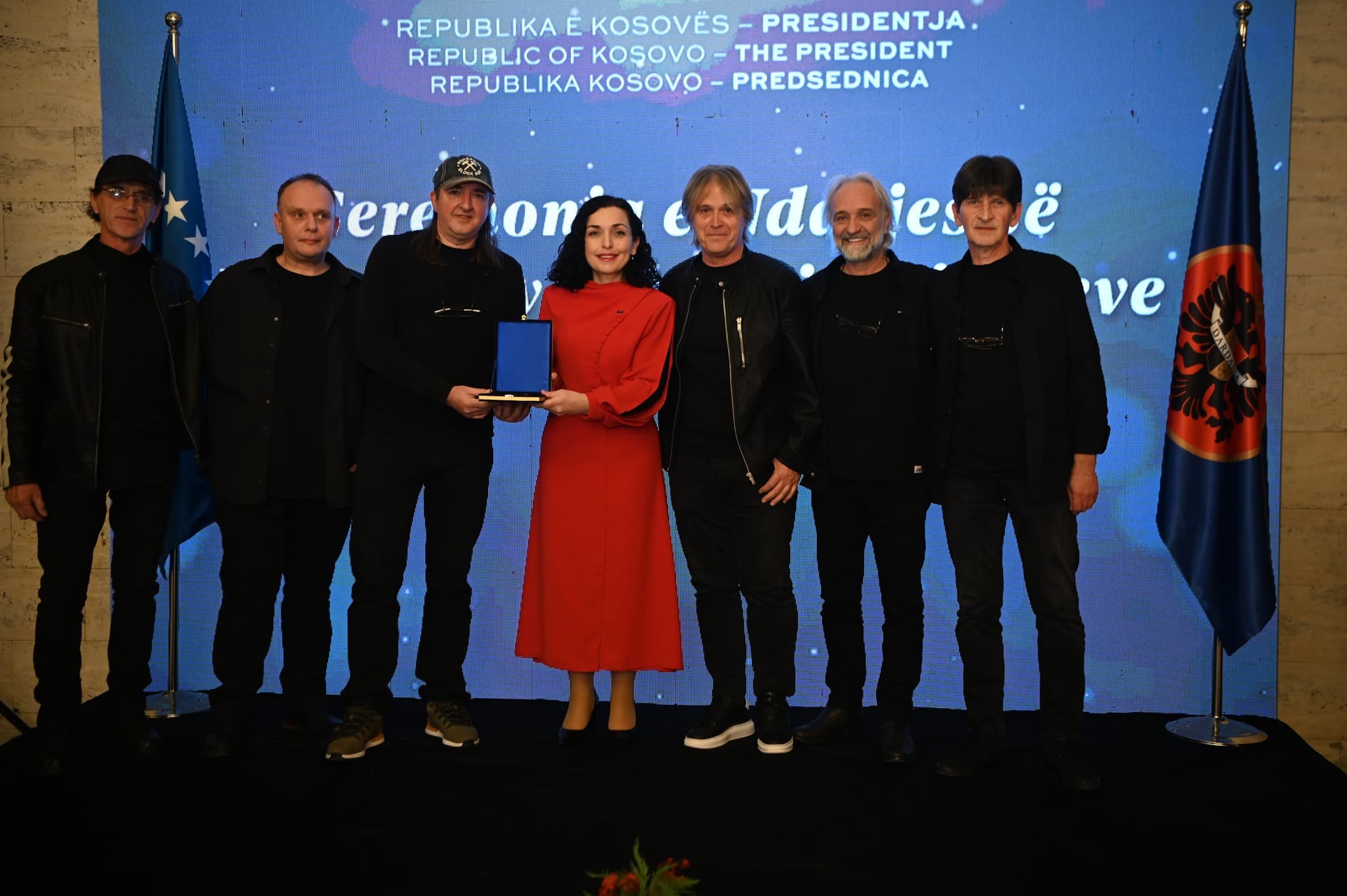 Osmani nderon me medalje rock grupet Minatori, Gjurmët, Elita 5 e të tjerë