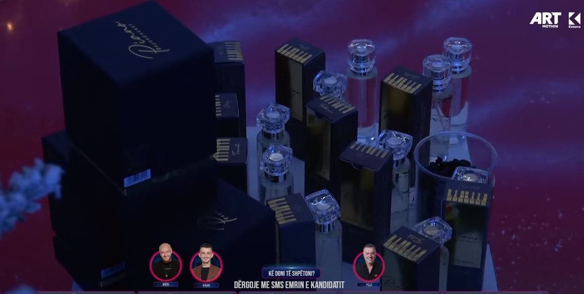 Banorët zgjedhin parfume për njëri-tjetrin nga Piano Parfum (VIDEO)