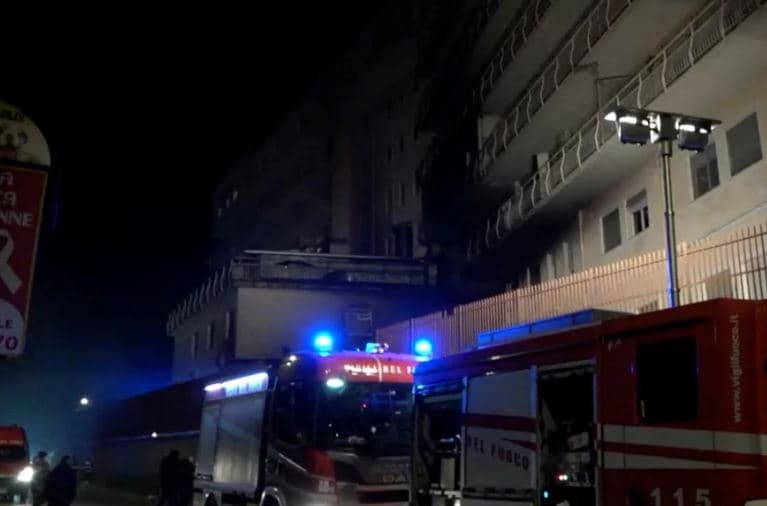 Katër të vdekur nga zjarri që shpërtheu në një spital të Romës
