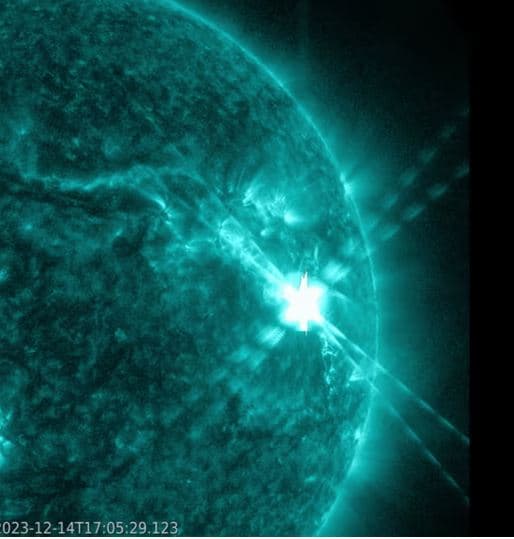 NASA lëshon imazhe të një shpërthimi ‘të mahnitshëm’ diellor