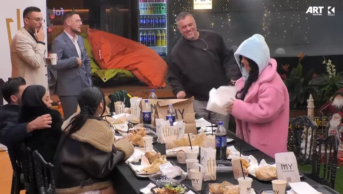 Linda jo mirë emocionalisht, Ardi dhe Mirdoni i këndojnë këngë që t'i kthehet disponimi (VIDEO)