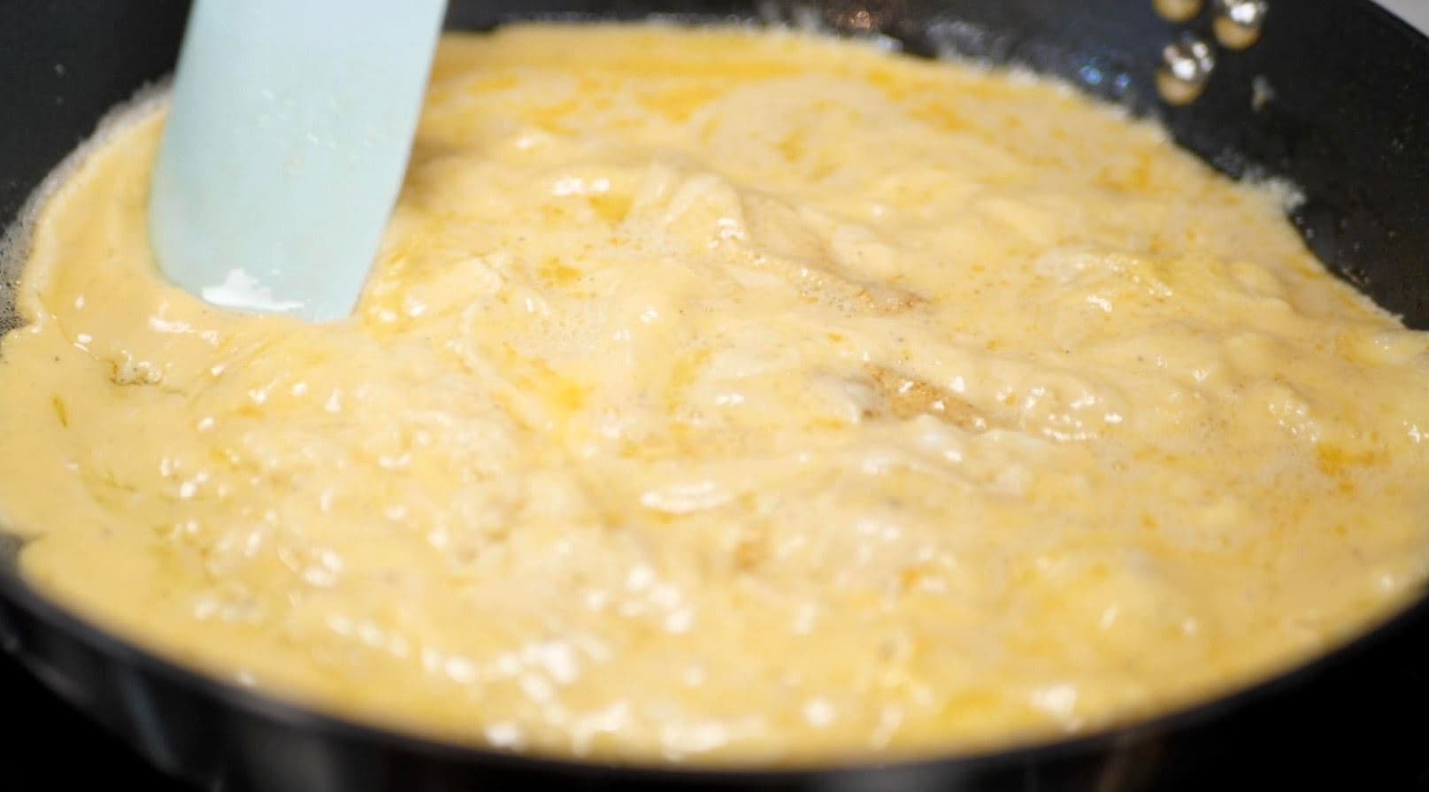 Shija e Anës: Omlet klasik, teknika shumë e thjeshtë (VIDEO)