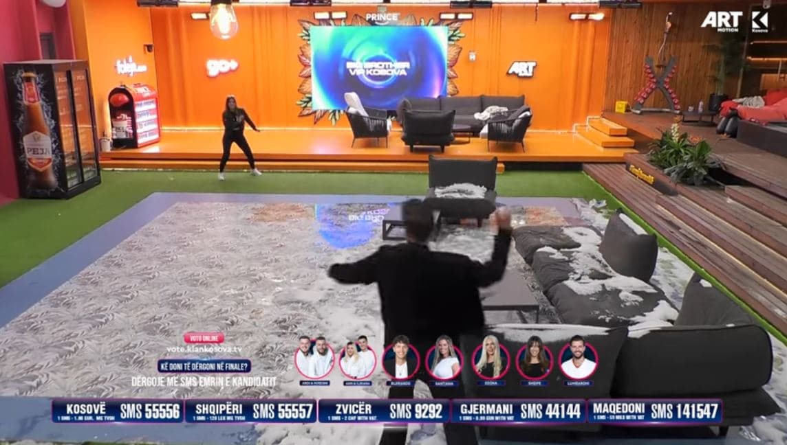 Lumi dhe Shqipja gjuajnë njëri tjetrin me topa bore (VIDEO)