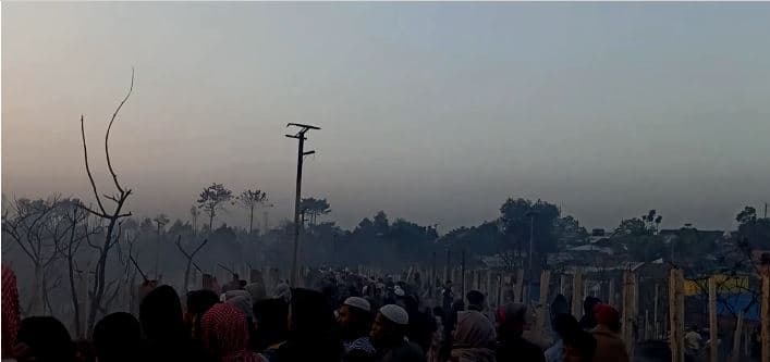 Zjarri lë të pastrehë rreth 7 mijë njerëz në kampin e Bangladeshit