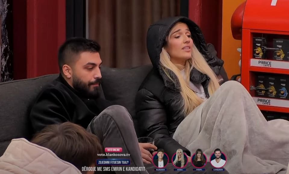 Adri dhe Iliriana këndojnë këngën “Smundem me u nda” (VIDEO)