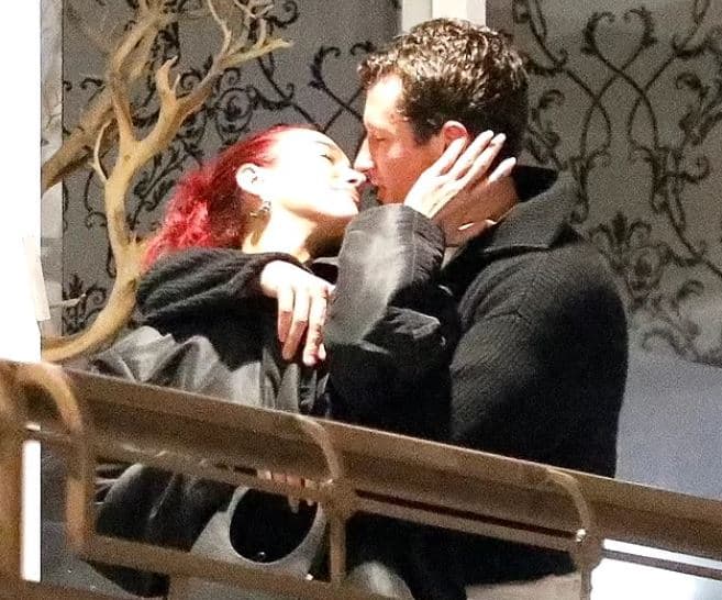 Dua Lipa konfirmon romancën me Callum Turner