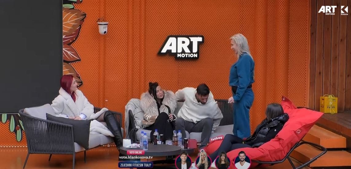 Banorët krahasohen mes vete, masin gjatësinë e trupit (VIDEO)